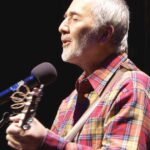 For more than 40 years Raffi, the folk singer-turned-rock star to kids, has been singing songs to delight the young at heart - CBS News